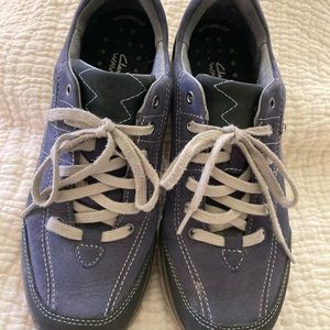 Clark’s WaveWalk water repellent walking shoe Size 8.5